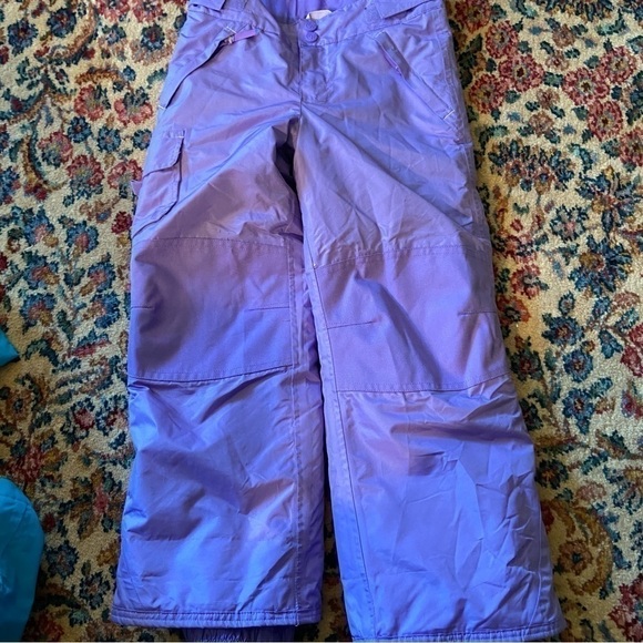 Champion snow pants in lilac. Elastic cuffs keep snow out; reinforced butt. - Picture 11 of 11